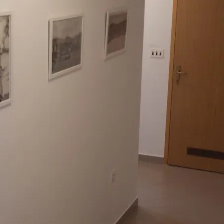 Antonia تروغير